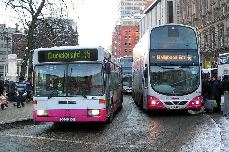 Mercedes artic 3101 unusually on Metro route 4 (also unusually the 4b variation) - DSW - December 2010 - [ Paul Savage ]