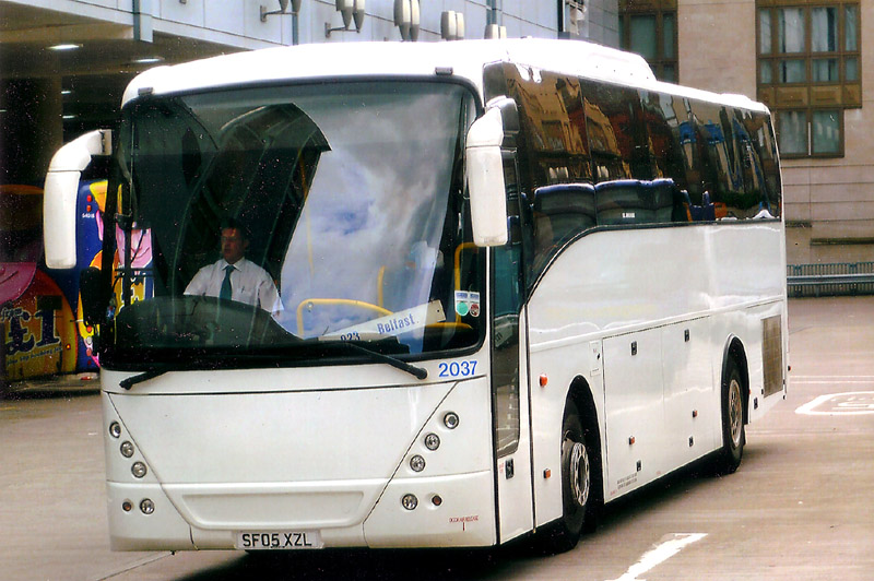 On Hire Volvo B12B 2037 - Edinburgh - Sept 2008 (John Deegan)